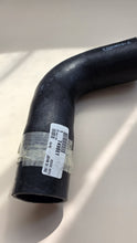 Încarcă imaginea în vizualizatorul Galerie, FURTUN DE APA DE RACIRE T49851 original John Deere
