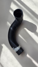 Încarcă imaginea în vizualizatorul Galerie, FURTUN DE APA DE RACIRE T49852 original John Deere
